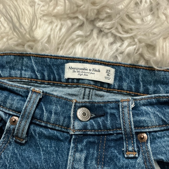 Abercrombie The 90s Relaxed Jeans High Rise - Picture 2 of 4
